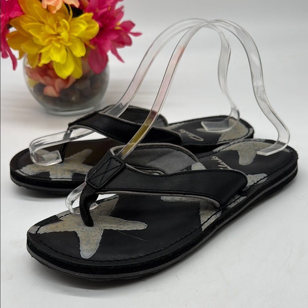 Clarks Black Leather Sandals with Thong Style and Flat Sole size 9 FFT7832C